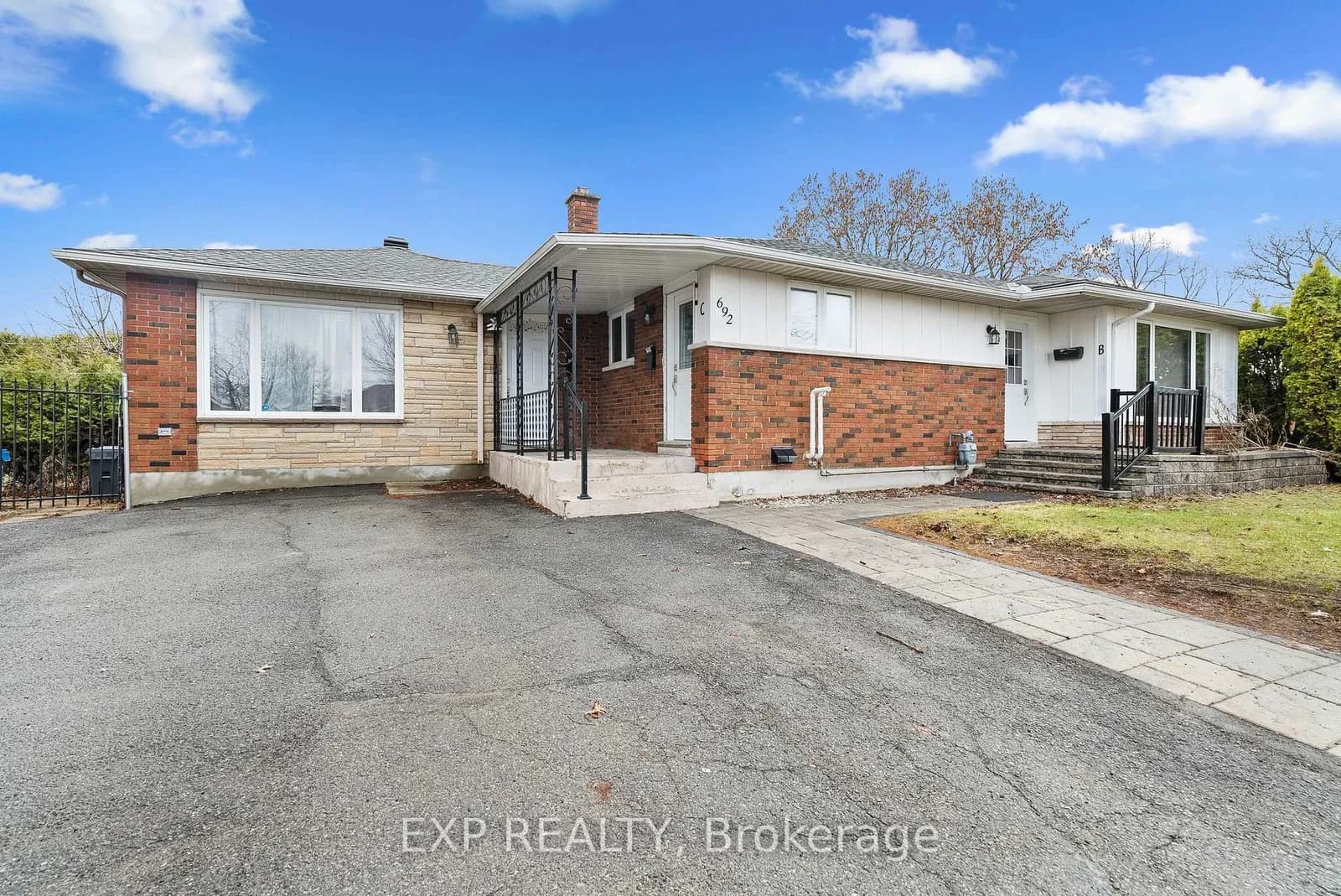 Claude Street in Ottawa · Castle Heights/Rideau High — photo 2