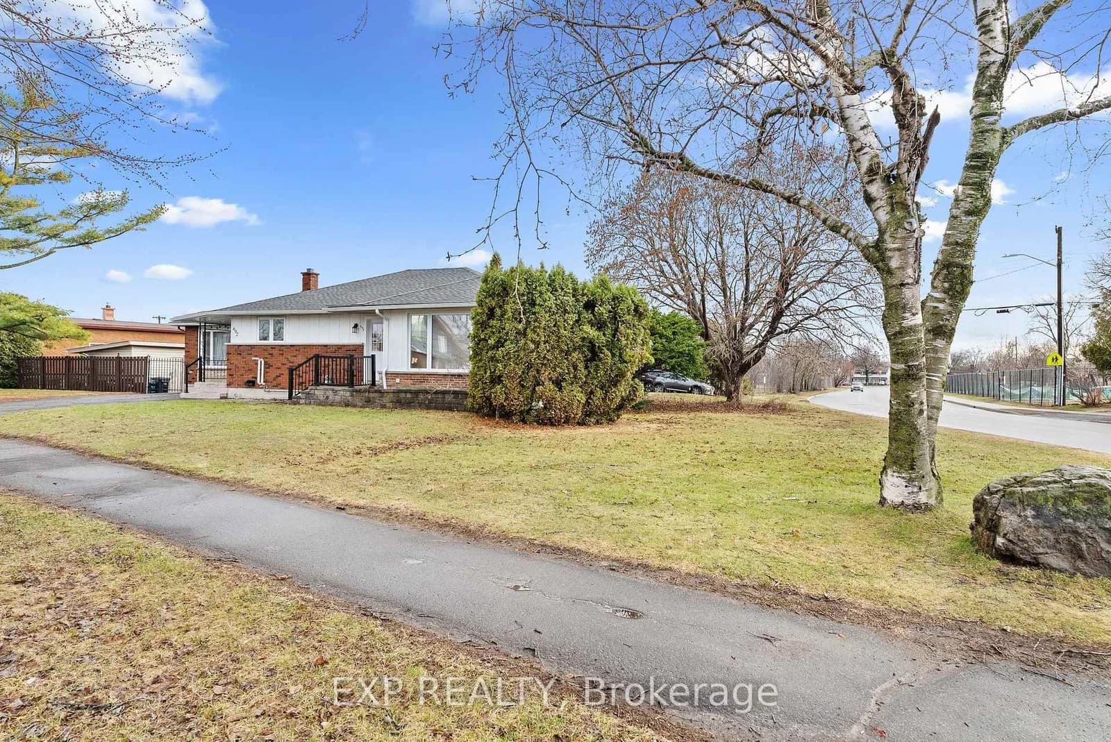 Claude Street in Ottawa · Castle Heights/Rideau High — photo 3