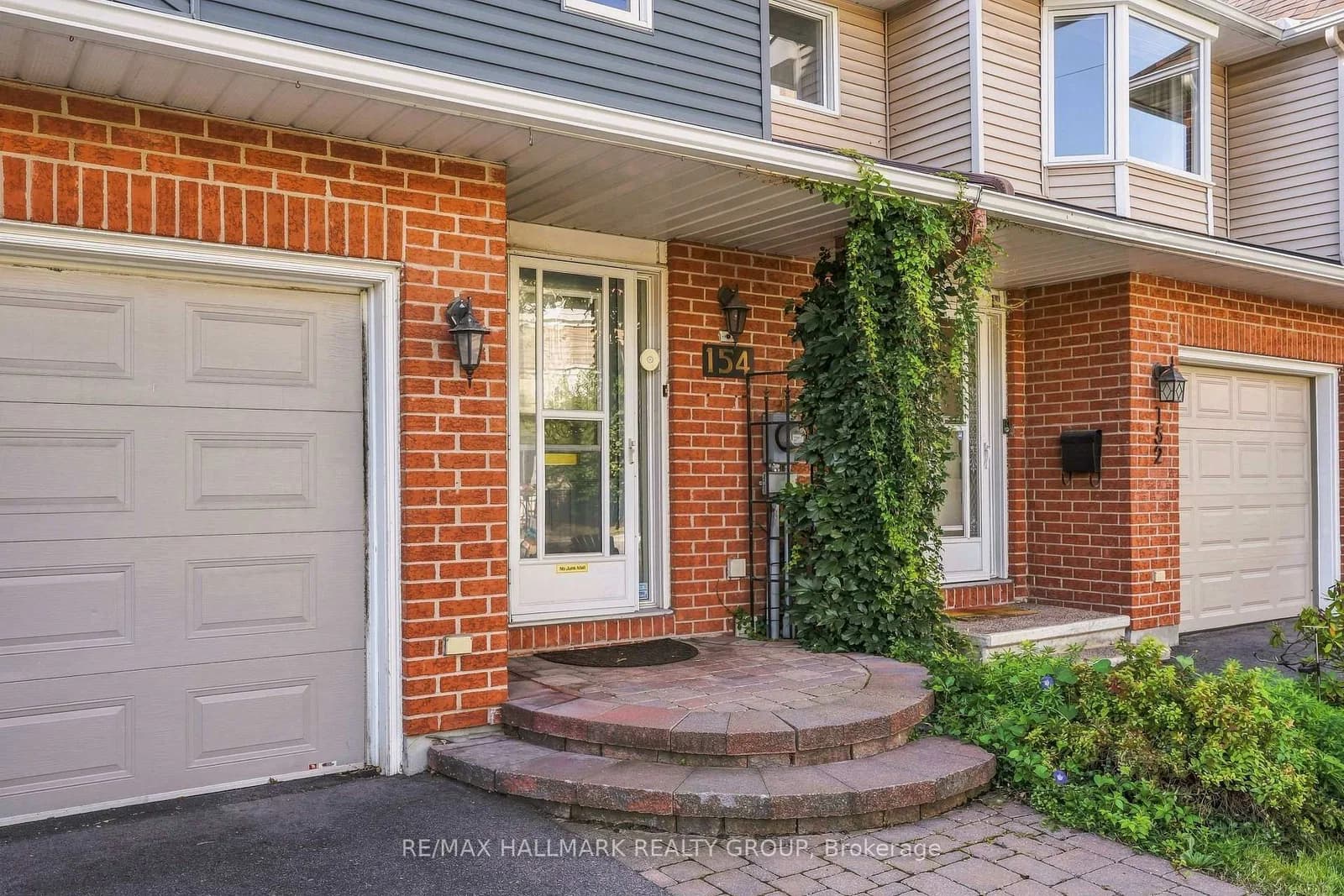 Presland Road in Ottawa · Overbrook/Castle Heights — photo 3